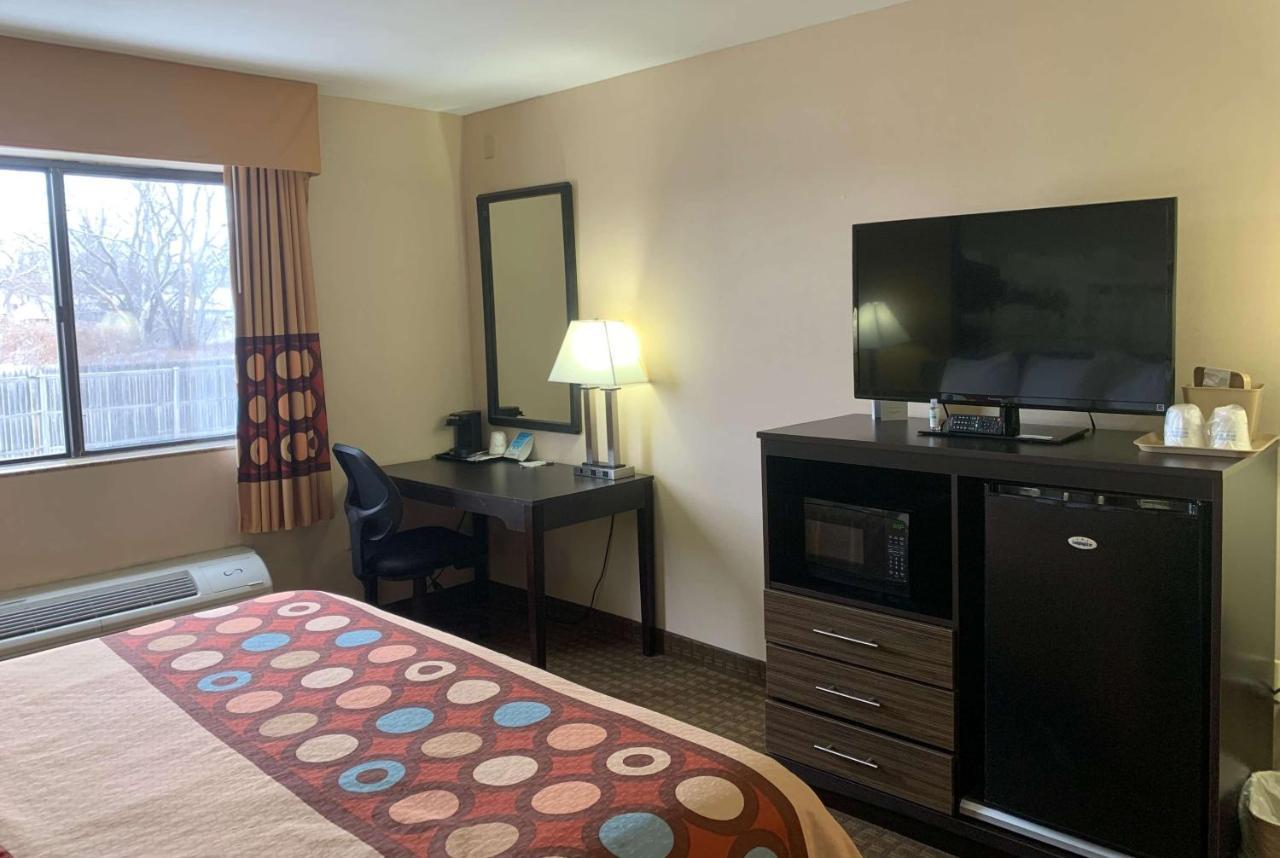 Super 8 By Wyndham Liverpool/Clay/Syracuse Area Екстериор снимка