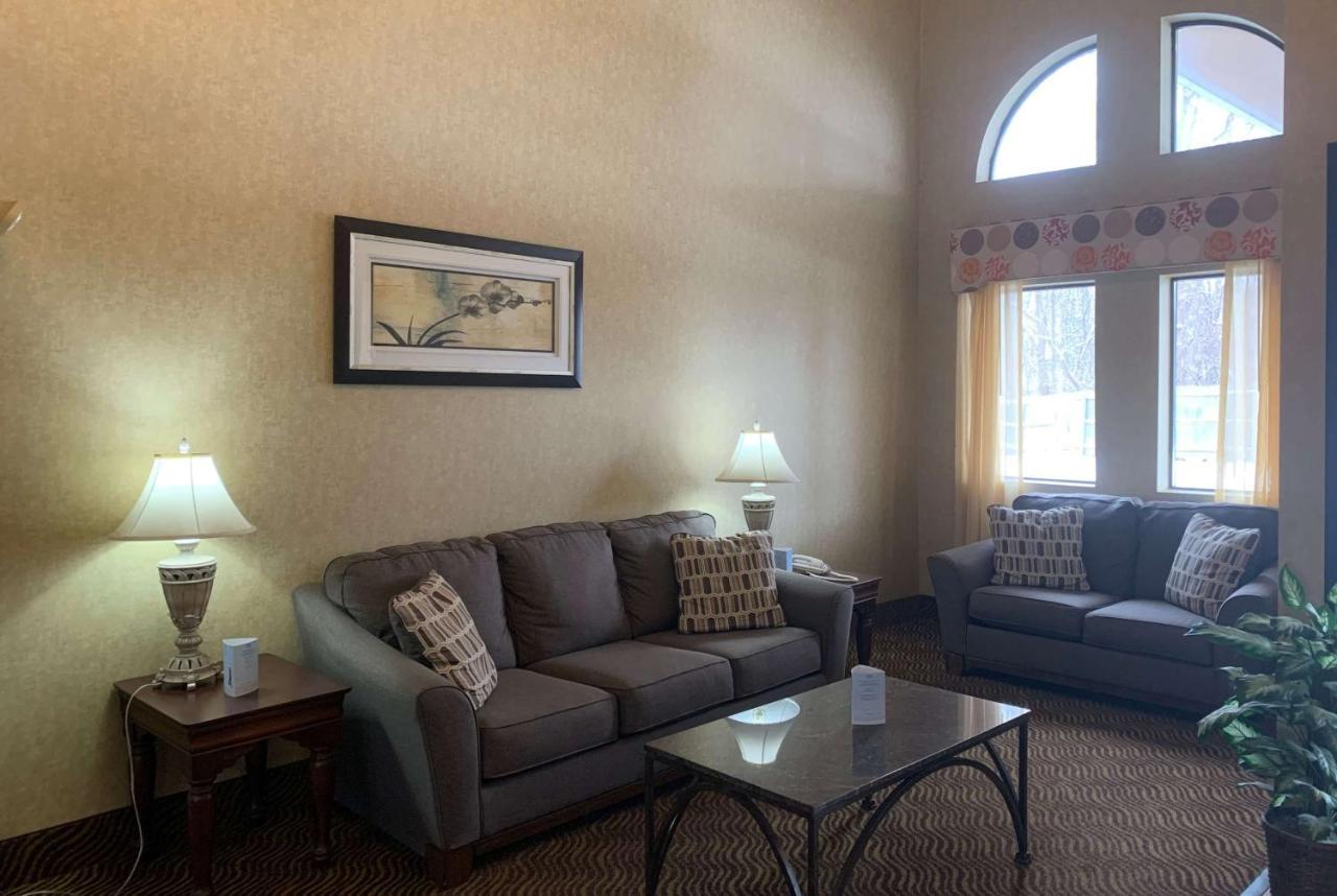 Super 8 By Wyndham Liverpool/Clay/Syracuse Area Екстериор снимка