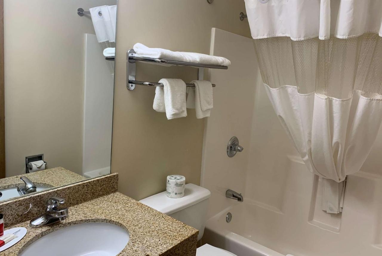Super 8 By Wyndham Liverpool/Clay/Syracuse Area Екстериор снимка