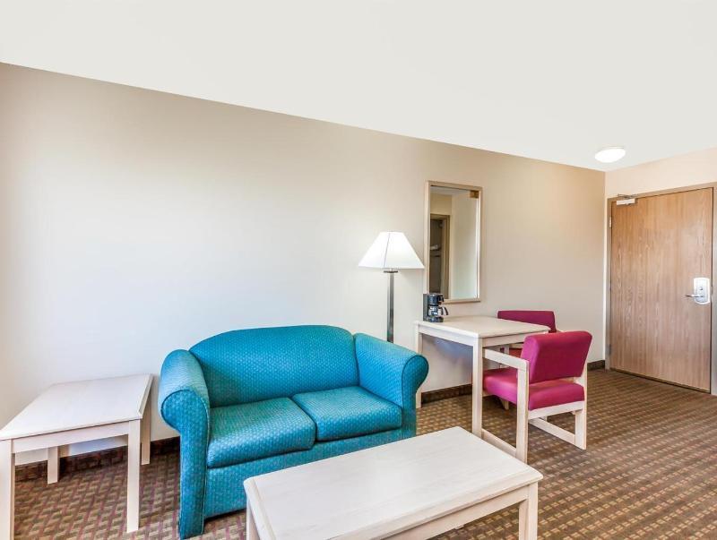 Super 8 By Wyndham Liverpool/Clay/Syracuse Area Екстериор снимка