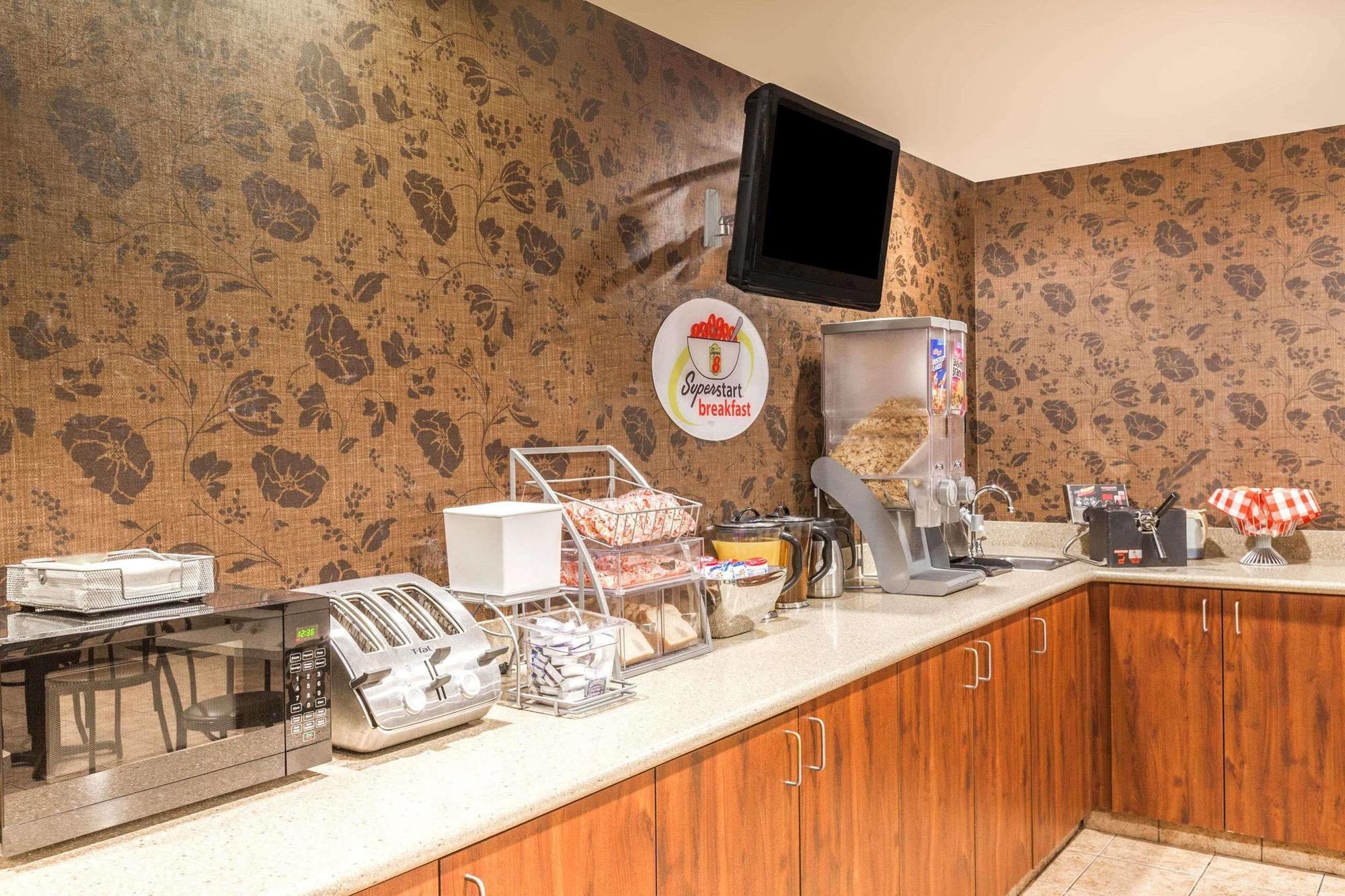 Super 8 By Wyndham Liverpool/Clay/Syracuse Area Екстериор снимка